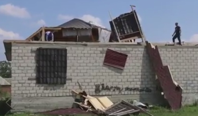 Более 70 семей, пострадавшие от урагана в Чечне, получили стройматериалы