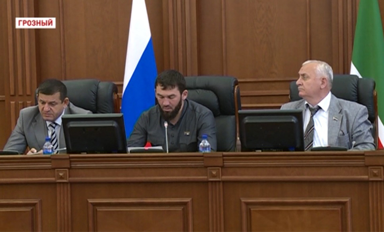 Депутаты чеченского парламента рассмотрели 13 проектов федеральных законов