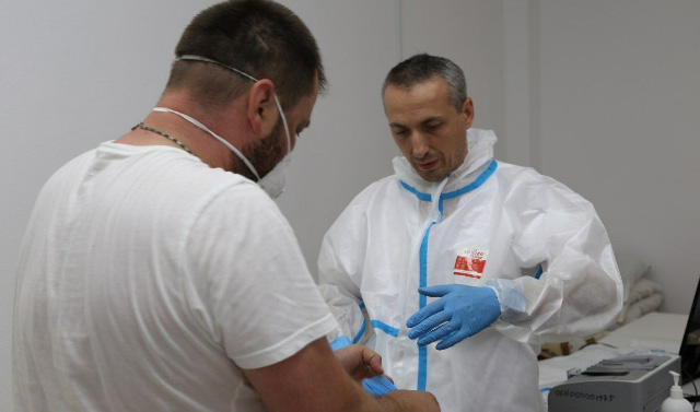Эльхан Сулейманов посетил перепрофилированную для лечения пациентов с COVID-19 Гудермесскую ЦРБ