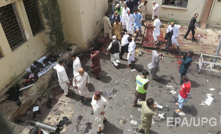 При взрыве в мечети в Пакистане погибло 52 человека 