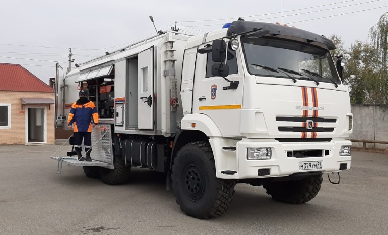 Автопарк Чеченского поисково-спасательного отряда пополнился новым автомобилем тяжелого класса