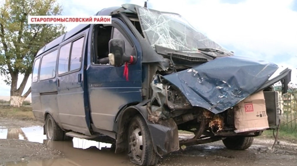 На Старопромысловском шоссе Грозного при въезде в город произошла авария 