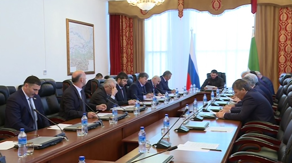 Магомед Даудов провел первое заседание Совета Парламента Чечни