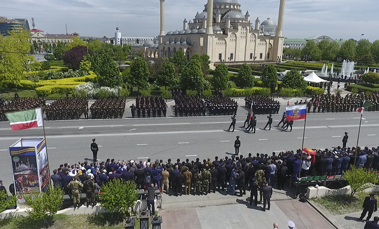В Грозном состоялся парад, приуроченный к 72-й годовщине Победы в Великой Отечественной войне