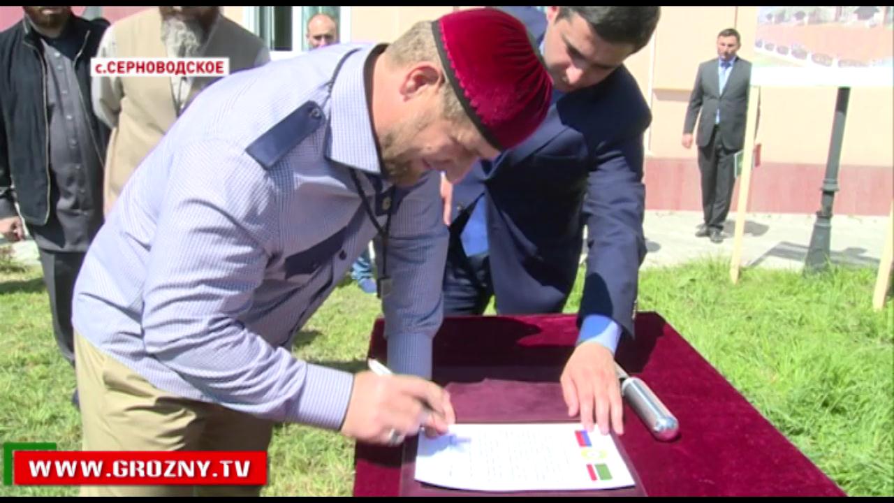 Рамзан Кадыров принял участие в закладке капсулы новой мечети в Серноводске