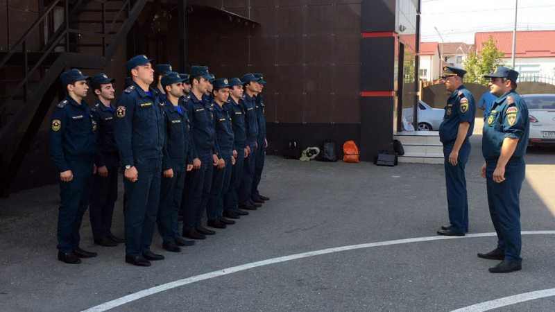 В Грозном прошли сборы выпускников вузов МЧС России