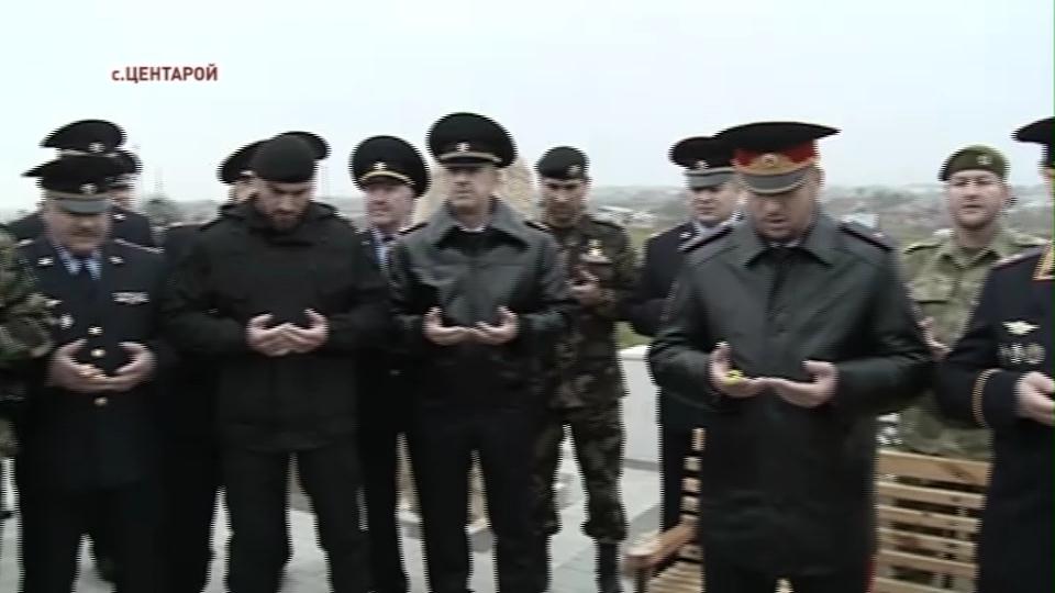В День полиции сотрудники внутренних дел  посетили могилу А.-Х.Кадырова