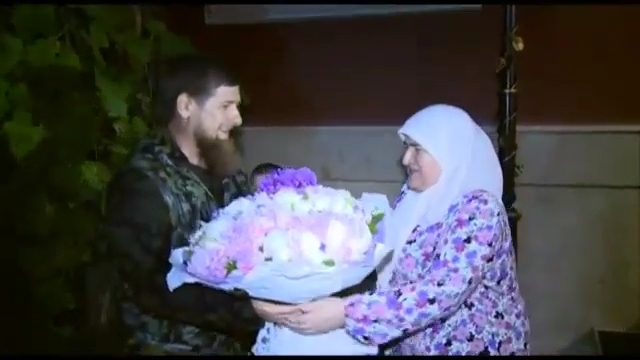 Рамзан Кадыров поздравил с днем рождения Аймани Несиевну