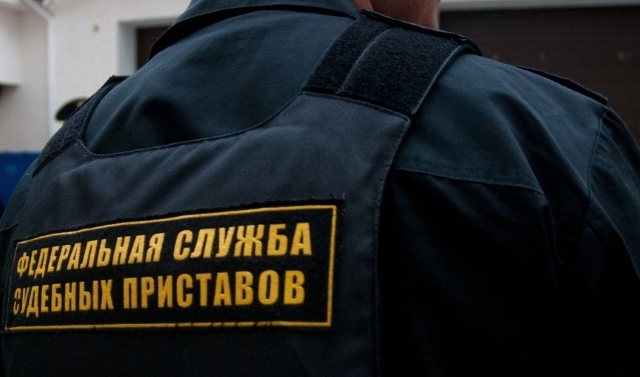 Чеченские приставы взыскали ущерб в пользу пострадавшего от действий мошенника