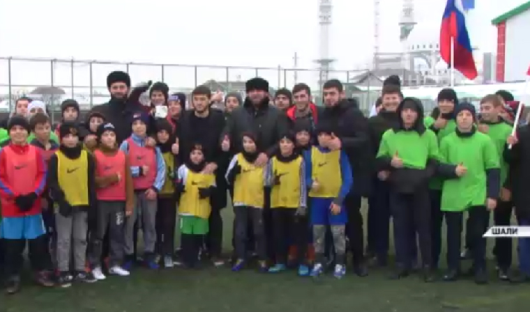 Футболисты клуба «Ахмат» встретились с шалинскими болельщиками 