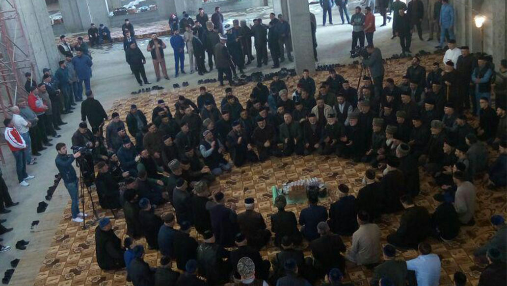 В строящейся мечети им.Рамзана Кадырова в Шали прошли религиозные обряды 