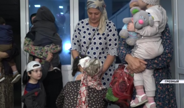 В Грозный доставлены 9 российских детей из Ирака