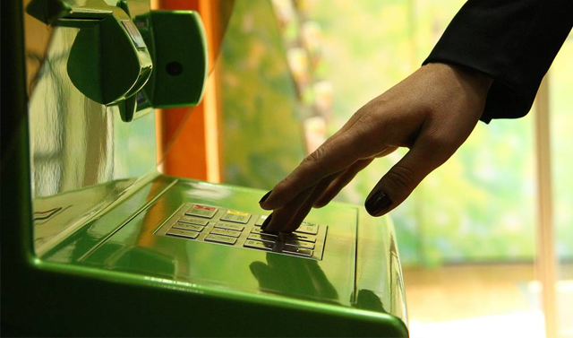 Кабмин одобрил законопроект об отмене в России «банковского роуминга»