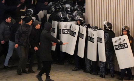 Евросоюз призвал власти Казахстана уважать право на мирный протест