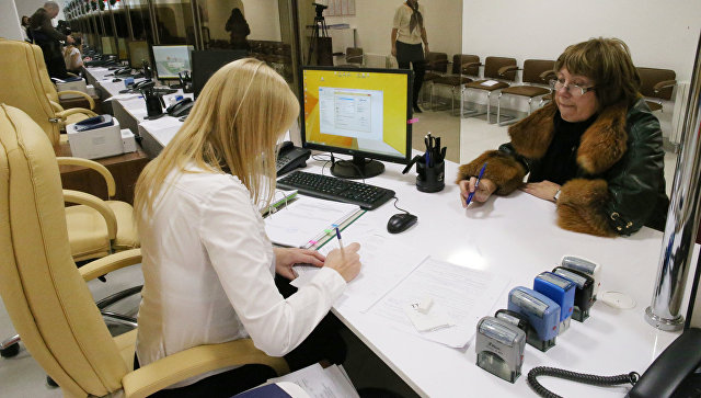 Со следующего года российские МФЦ начнут выдавать паспорта и водительские права