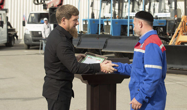 Рамзан Кадыров принял участие в торжественной передаче АО «Чеченэнерго» более 106 единиц спецтехники