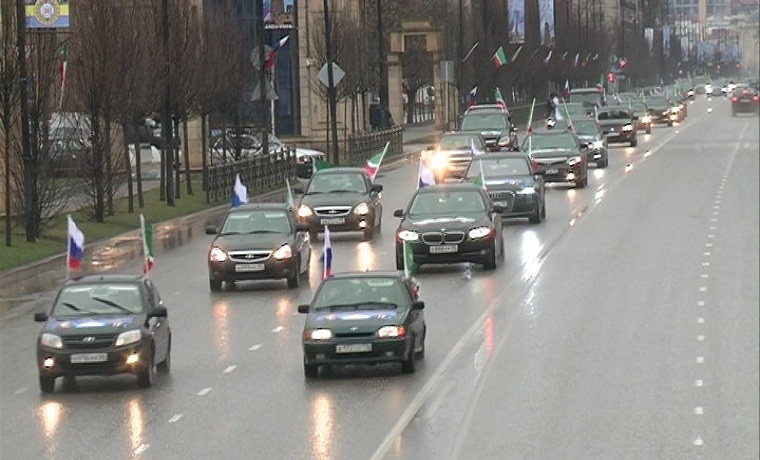 В Чечне состоялся автопробег, посвященный Дню Конституции ЧР