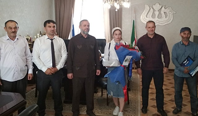 Девушка из Чечни завоевала золото на первенстве мира по рукопашному бою