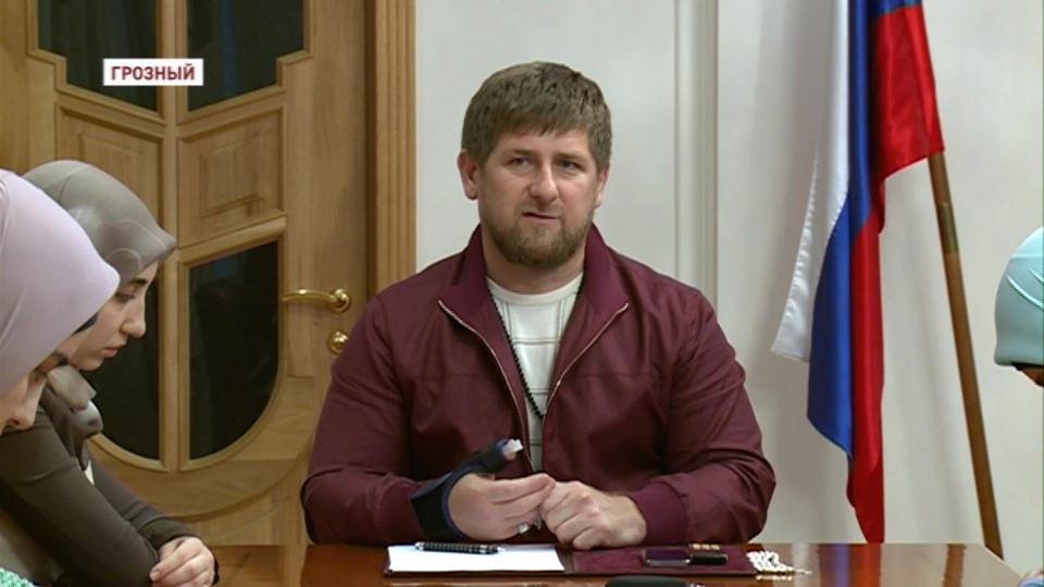 Р.Кадыров провел рабочую встречу с активистками организации «Иман»