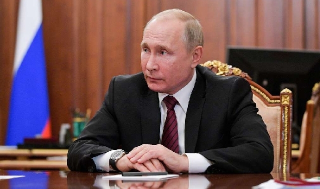 Владимир Путин поручил отбирать лицензии у аптек, которые завышают цены в связи с коронавирусом