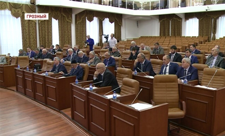 В Парламенте Чечни рассмотрели и внесли изменения в 9 законопроектов