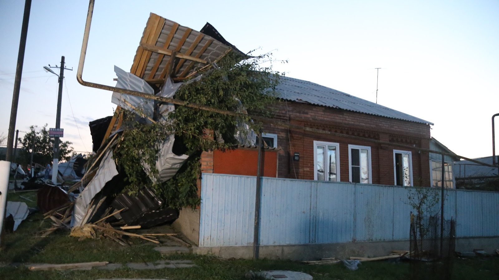 В Грозном оценивают общий размер разрушений и убытков от урагана