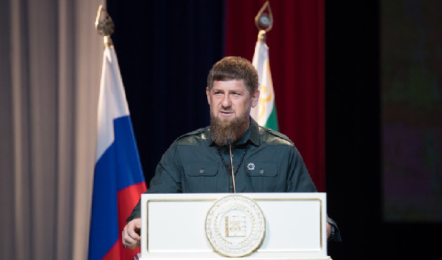 Рамзан Кадыров поздравил соотечественников с Днём Победы