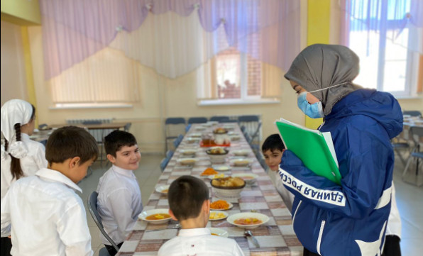 В ЧР продолжается мониторинг качества горячего питания в школах