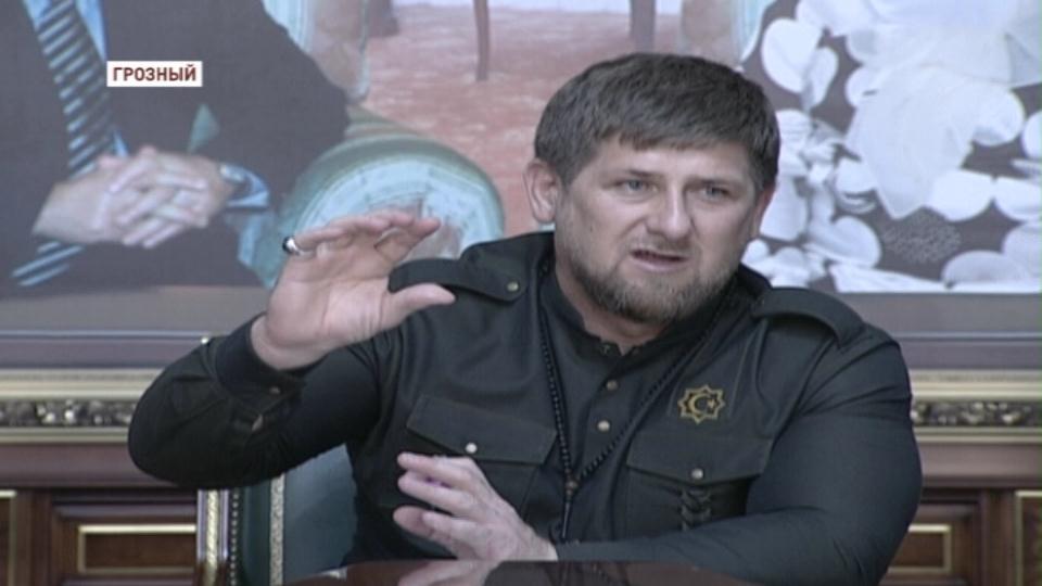 Р.Кадыров провел заседание оргкомитета по празднованию Дня чеченской женщине