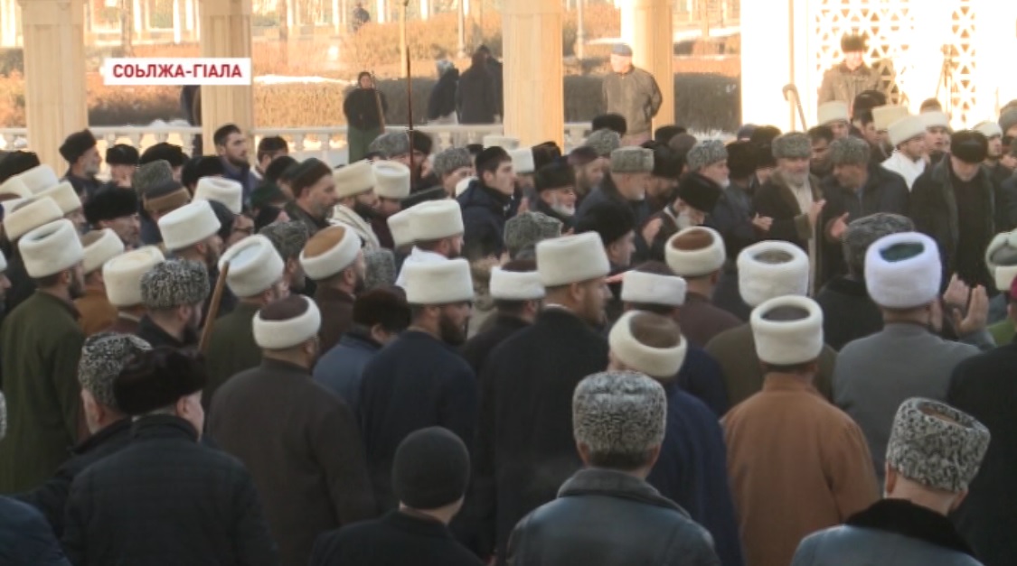 В мечети «Сердце Чечни» прошли религиозные мероприятия ко Дню почитания Кунта-Хаджи Кишиева