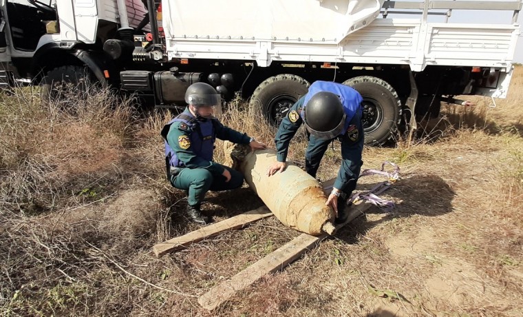 В Чеченской Республике сотрудники МЧС обезвредили авиабомбу, пролежавшую под землей более 20 лет