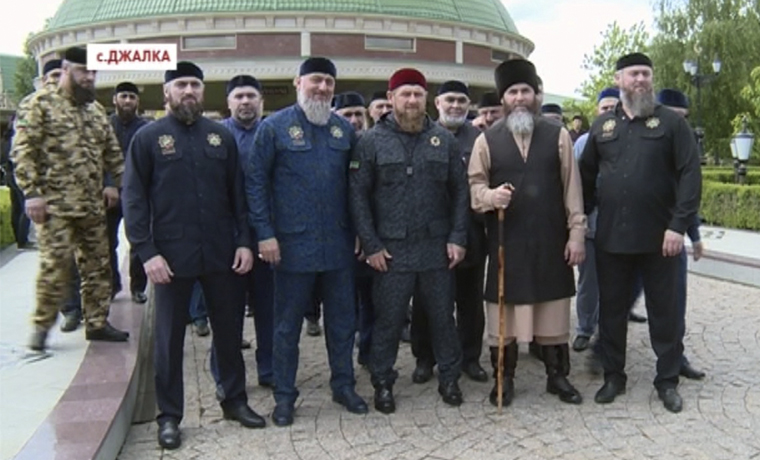 Рамзан Кадыров принял участие в мероприятиях, приуроченных ко Дню памяти и скорби в селении Джалка 
