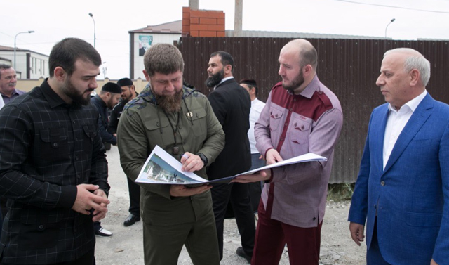Рамзан Кадыров проинспектировал ход работ на стройплощадках в Курчалое 