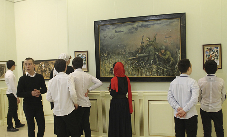 В галерее им. А.А. Кадырова состоялась выставка, приуроченная к 72 годовщине Великой Победы в ВОВ