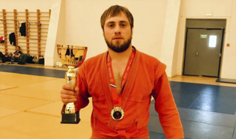 Пожарный из Чечни одержал победу на всероссийских соревнованиях по самбо