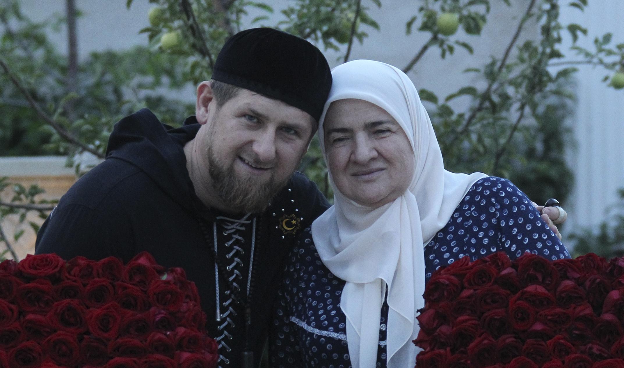 Рамзан Кадыров поздравил с днем рождения свою маму - Аймани Кадырову