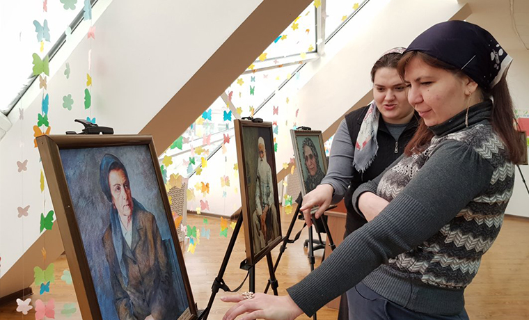 В Грозном открылась передвижная выставка работ художника Дадана Идрисова