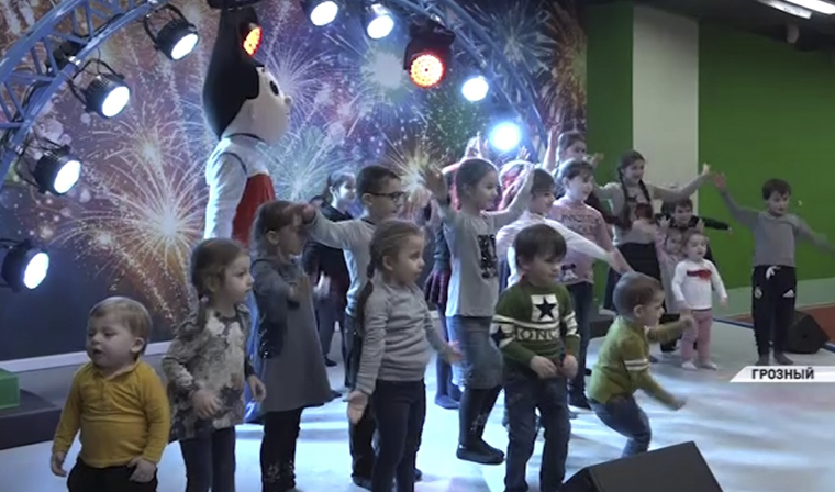 Фонд Кадырова подарил детям увлекательную прогулку на аттракционы и в грозненский дельфинарий