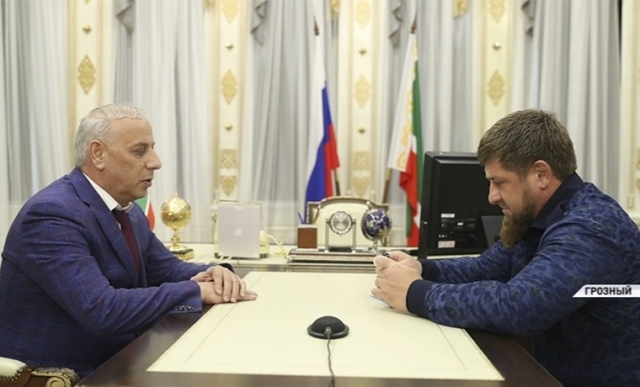  Рамзан Кадыров провел рабочую встречу с новым министром труда, занятости и социального развития ЧР 