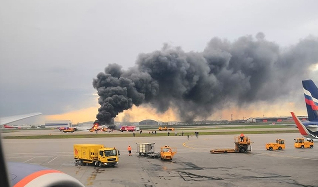 Ространснадзор проведет внеплановые проверки после крушения самолета в Шереметьево 