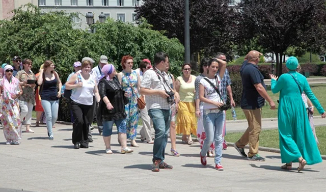 В Грозный приезжают тысячи туристов ежедневно