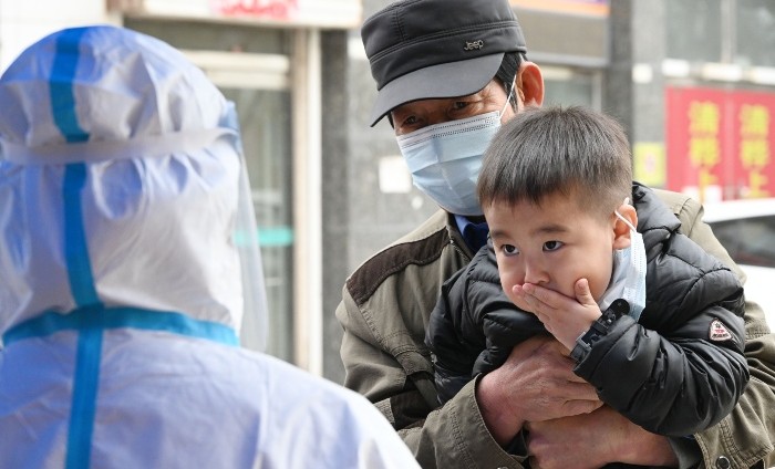 В КНР зафиксировали суточный антирекорд по числу заболевших COVID-19