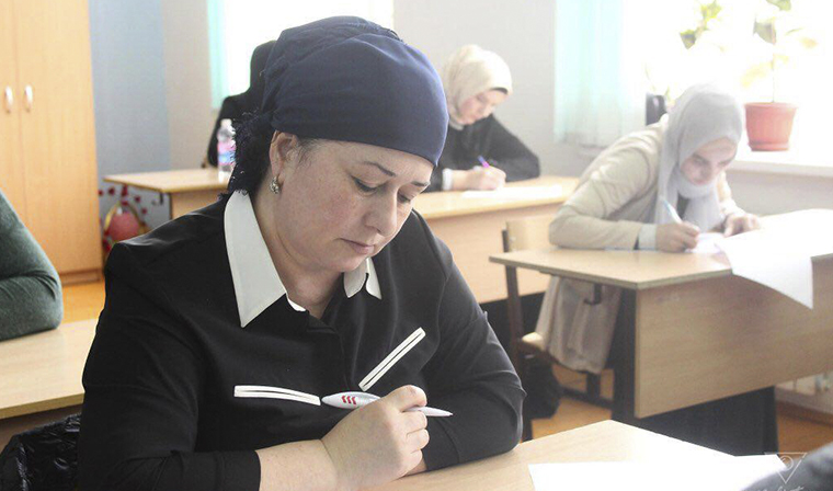 В Чечне учителя написали эссе в рамках установочного семинара для участников конкурса «Учитель года - 2018»