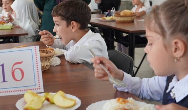 Небольшое количество жалоб на организацию горячего питания в школах фиксирует Минпросвещения