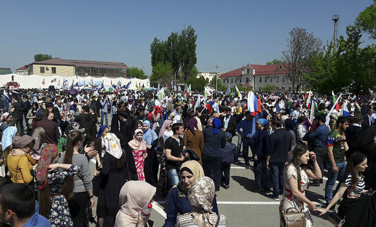 В митинге в честь праздника весны и труда в Грозном приняли участие свыше 100 тысяч человек