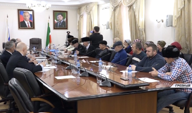 В Грозном обсудили проблемы вынужденных переселенцев из Чечни, проживающих в Ингушетии 