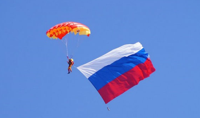 26 июля - день парашютиста в России 