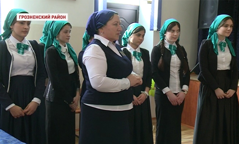 «Юные Кадыровцы» прививают патриотизм своим сверстникам 