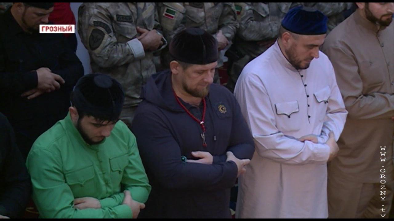 Р.Кадыров совершил утреннюю молитву в мечети им. Хамзата - дяди Пророка Мухаммада (с.а.в. )