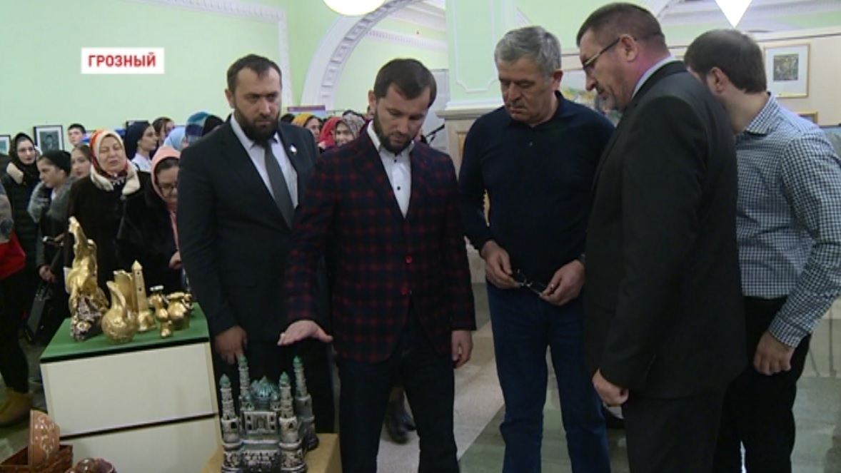 Десятки чеченских мастеров выставили свои работы в комплексе Славы им. Ахмата-Хаджи Кадырова 